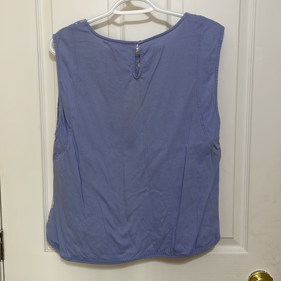 Baby blue sleeveless blouse - Picture 2 of 3